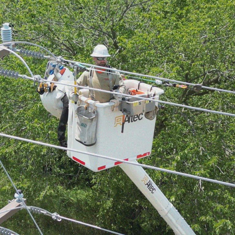 Lineman using bluemax dyno